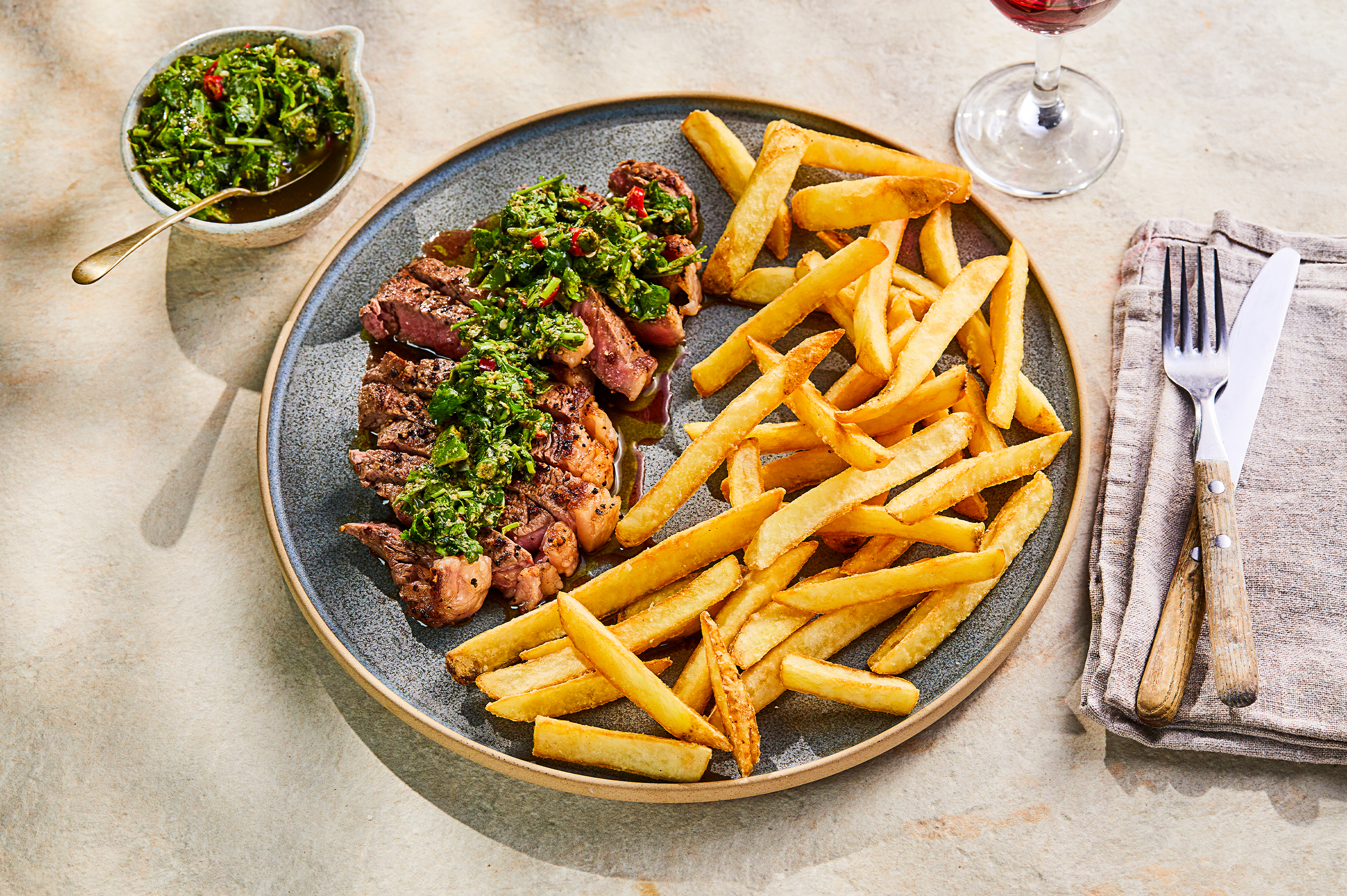 Friet van Lamb Weston verkrijgbaar bij Kraan Vlees-service gecombineerd met een steak